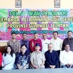 Ketua Majelis Pekerja Harian (MPH) Persekutuan Gereja Indonesia Wilayah (PGIW) Sulawesi Selatan, Barat dan Tenggara (Sulselbara), Pendeta Adrie Massie, S.Th melantik pengurus Lembaga Pelayanan Musik Gereja (LPMG) Provinsi Sulawesi Selatan (Sulsel), Selasa (29/08/2023).