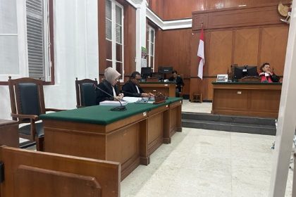 Tim Penuntut Umum Kejaksaan Tinggi Sulawesi Selatan Suwono, S.H., M.H. dan Dr. Nining, S.H., M.H., membacakan Surat Tuntutan Pidana (requisitoir) terhadap Terdakwa, Selasa (29/8/2023).