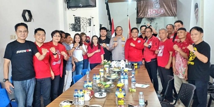 Kepala Kepolisian Resor Kota Besar (Kapolrestabes) Makassar, Kombes Pol Mokhamad Ngajib, SIK, MH bersama jajarannya, berkunjung ke markas Dewan Pimpinan Daerah (DPD) Partai Solidaritas Indonesia (PSI) Kota Makassar di Jl. Diponegoro No.138 Makassar, Kamis (31/08/2023).