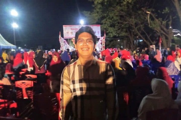 Salman Alfariz Karsa Sukardi Caleg Dapil Makassar B menghadiri momentum kegiatan malam ramah tamah HUT Republik Indonesia ke-78 Tahun 2023 yang diselenggarakan oleh Kelurahan Buntusu.