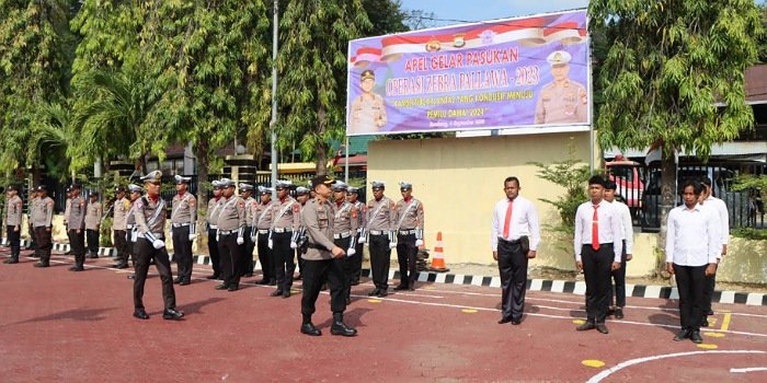 Polres Enrekang menggelar apel pasukan “Operasi Zebra Pallawa 2023” di lapangan apel Polres Enrekang, Senin (04/09/2023).