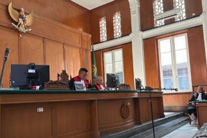 Majelis Hakim membacakan Putusan Pidana terhadap terdakwa Mantan Direktur Utama PDAM Kota Makassar Tahun 2015-2019 dan Terdakwa mantan Direktur Keuangan Tahun 2017-2019, bertempat di Pengadilan Tindak Pidana Korupsi pada Pengadilan Negeri kelas 1A Makassar, (5/9/2023).