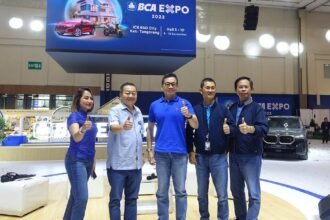 Pada Opening Ceremony BCA Expo 2023, Jumat (8/9) di ICE BSD Tangerang, dihadiri langsung Wakil Presiden Direktur BCA Hendra Lembong, Direktur BCA Santoso Liem, Direktur BCA Haryanto Budiman, EVP Consumer Loan BCA sekaligus Ketua Panitia BCA 2023 Welly Yandoko, Direktur BCA Finance sekaligus Wakil Ketua Panitia BCA Expo 2023 Petrus Karim.