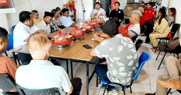 Badan Pengawas Pemilu (Bawaslu) Kota kunjungi Markas Partai Solidaritas Indonesia (PSI) Kota Makassar dalam rangka sosialisasi, Senin (11/09/2023).