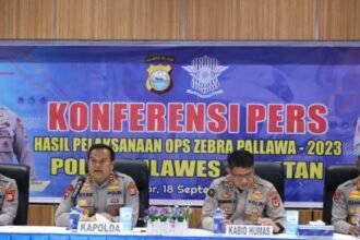 Kapolda Sulsel, Irjen Pol Drs. Setyo Boedi Moempoeni Harso saat membacakan hasil analisa dan evaluasi (anev) di seluruh wilayah Polda Sulsel, Senin (18/9/2023) di Aula Biru Ditlantas Polda Sulsel.