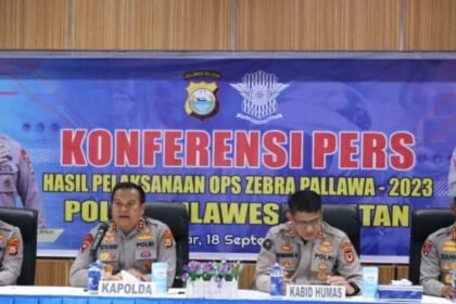 Kapolda Sulsel, Irjen Pol Drs. Setyo Boedi Moempoeni Harso saat membacakan hasil analisa dan evaluasi (anev) di seluruh wilayah Polda Sulsel, Senin (18/9/2023) di Aula Biru Ditlantas Polda Sulsel.