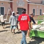 Muhammad Surya menyalurkan bantuan semen bagi pembangunan mesjid di Desa Palangga, Lingkungan Palangiseng, Kecamatan Palangga, Kabupaten Gowa pada Minggu (24/09/2023).