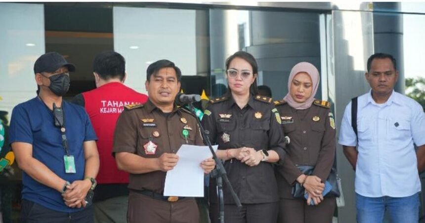 Foto: Konferensi Pers Kejaksaan Tinggi Sulsel terkait buronan perkara penipuan proyek tambang silica di Bombana, (14/09/2023).