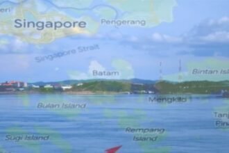 Kolase Lokasi Peta Pulau Rempang (tanda panah merah di bawah).