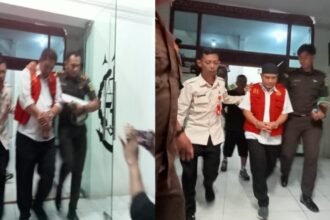 Dua tersangka perkara korupsi bibit kopi pada Rabu (13/09/2023) jam 11 malam WITA di gelandang ke Rutan Kelas II B Enrekang.
