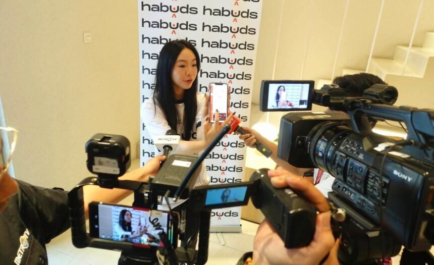 Irene Tanihaha siswi Jakarta Intercultural School (JIS) yang masih berusia 17 tahun berhasil meraih prestasi dengan karya aplikasi Habuds (dibaca Hebat), pelacak kesehatan yang diinisiasinya.