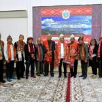 Penjabat Gubernur Sumatera Utara (Pj Gubsu) Hassanudin menerima dan melepas Tim Kerja Panitia Hari Ulos Nasional ke 9 di Rumah Dinas Gubsu, Jalan Sudirman, No. 41, Medan, Rabu 25 Oktober 2023.