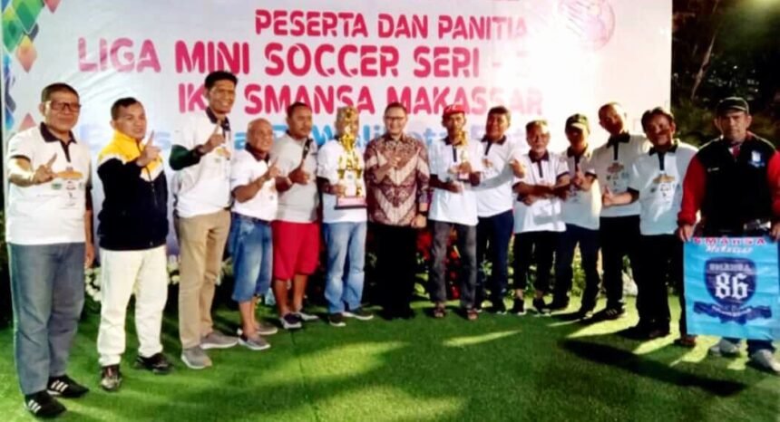 Tim FC Angkatan 86 Raih Juara 1 pada Liga Mini Soccer IKA SMANSA Makassar Seri 3, Jumat (6/10/2023).