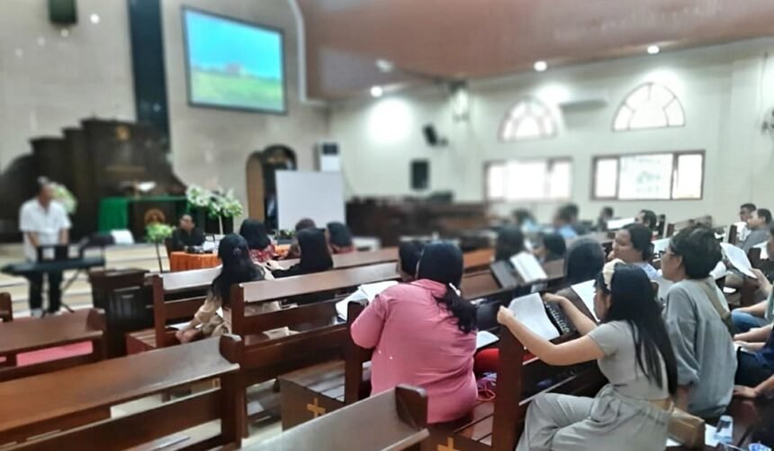 Pengurus Lembaga Pelayanan Musik Gereja Sulawesi Selatan (LPMGS) menggelar kegiatan perdananya bertajuk "Pelatihan Pemain Musik dan Kantoria Gereja" yang berlangsung Sabtu (28/10/2023) di Gedung Gereja POUK Kanaan Makassar, Kompleks Purnawirawan TNI-AU Pai 1, Sudiang, Kecamatan Biringkanaya, Kota Makassar.