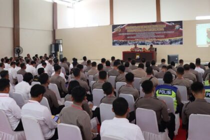 Polres Gowa, menggelar Latihan Pra Operasi Kepolisian Terpusat "Mantap Brata" 2023-2024 dengan penuh semangat yang di gelar di Aula Rewako Polres Gowa, Senin (09/10/2023).