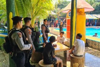 Patroli Perintis Presisi Polres Takalar Berikan Imbauan ke Pengunjung Tempat Wisata, Minggu (8/10/2023).