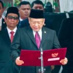 Ketua MPR RI Bambang Soesatyo membacakan naskah Pembukaan Undang-Undang Dasar Negara Republik Indonesia Tahun 1945 (UUD NRI Tahun 1945) dalam Upacara Peringatan Hari Kesaktian Pancasila di Monumen Pancasila Sakti, Lubang Buaya, Jakarta, (01/10/2023).