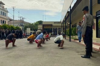 Pembinaan jasmani kepada tahanan yang berada di Polres Gowa pada hari Sabtu (14/10/2023) pagi lalu.