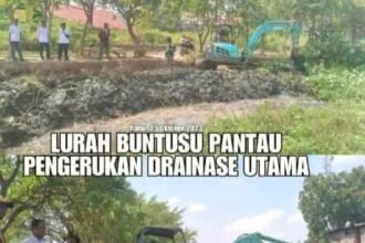 Lurah Buntusu, H. Akmal memantau langsung pengerukan drainase utama yang berlokasi di Jalan Laniang, Rabu (25/10/2023).