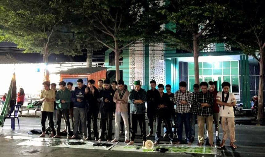 HMI Cabang Makassar menanggapi problematika yang terjadi pada ummat Islam yang ada di palestina hingga. Maka memberikan dukungan dan doa terhadap sodara-sodara kita di Palestina dan melakukan shalat ghaib di Jalan Botolempangan No.39.