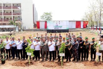 Lestarikan lingkungan melalui program 10 juta pohon bersama Polda Sulsel, Rabu (15/11/2023).