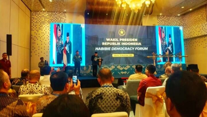 Dalam rangka memperingati 24 tahun berdirinya The Habibie Center, organisasi nirlaba ini menyelenggarakan acara Habibie Democracy Forum, bertempat di Sasono Mulyo III Ballroom Hotel Le Meridian, Jakarta Pusat, Rabu, 15 Novemver 2023.