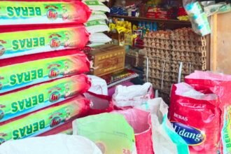 Harga beras mengalami kenaikan di Pasar Inpres Namlea, Rabu (1/11/2023).