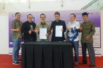 Memorandum of Understanding antara dua pimpinan PERATIN dan APTIKNAS pada Jumat, (17/11/2023) pada akhir kegiatan Rakerda APTIKNAS DKI Jakarta di Mangga Dua Square, Jakarta.