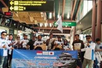 Sepuluh anggota Persatuan Pewarta Warga Indonesia (PPWI) siang ini berangkat ke Jepang dengan pesawat Vietjet, Sabtu (04/11/2023).