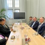 Jusuf Kalla bersama Mantan Juru Runding GAM Malik Mahmud dan Ketua Tim Perundingan RI Hamid Awaludin, berada di Helsinki, (9/11/2023)