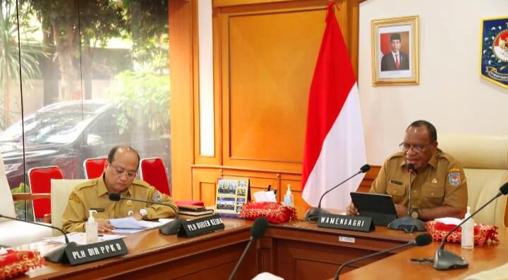 Wakil Menteri Dalam Negeri (Wamendagri) John Wempi Wetipo mendorong beberapa pemerintah daerah (Pemda) di Sulawesi untuk segera mempercepat penandatanganan Naskah Perjanjian Hibah Daerah (NPHD) terkait Pilkada 2024, Selasa (21/11/2023).