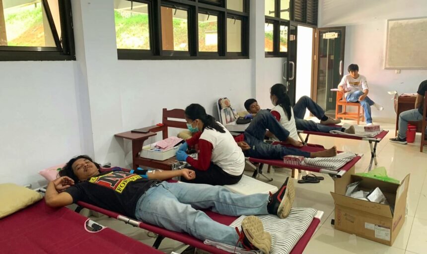Himpunan Mahasiswa Mesin Fakultas Teknik Universitas Kristen Indonesia (HMM UKI) Toraja menyelenggarakan kegiatan donor darah Kakondongan, 11 Desember 2023.