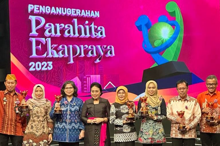 Penghargaan Anugerah Parahita Ekapraya (APE) 2023 dari Kementerian Pemberdayaan Perempuan dan Perlindungan Anak (KPPPA) RI di Kedoya Kebun Jeruk, Jakarta Barat, (19/12/2023).