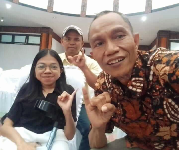 Pada tanggal 7 Desember 2023 yang lalu di sebuah kegiatan talkshow di Makale - Tana Toraja, Noldus Pandin menemui salah satu penyandang disabilitas dan bercerita banyak hal seputar keberadaannya dalam dunia pendidikan.