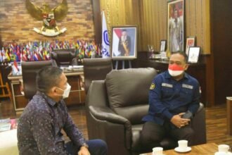 Kepala BP2MI, Benny Ramdhani (Pakai Masker Merah Putih) bersama Heintje Mandagie (Pakai Masker Putih) Ketua SPRI.