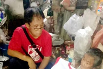 Merasa tersentuh dengan kondisi kehidupan seorang perempuan lansia bernama Nenek Norma (92 tahun) yang viral di pemberitaan media online, Caleg DPRD Kota Makassar Dapil 3 (Tamalanrea dan Biringkanaya) Nomor Urut 2 usungan Partai Solidaritas Indonesia (PSI), James L.A. Wehantouw bersama tim suksesnya langsung bereaksi untuk berbagi kasih.