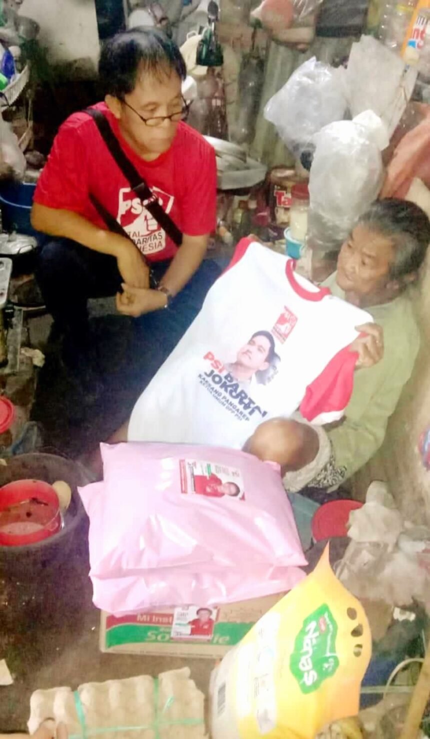 Merasa tersentuh dengan kondisi kehidupan seorang perempuan lansia bernama Nenek Norma (92 tahun) yang viral di pemberitaan media online, Caleg DPRD Kota Makassar Dapil 3 (Tamalanrea dan Biringkanaya) Nomor Urut 2 usungan Partai Solidaritas Indonesia (PSI), James L.A. Wehantouw bersama tim suksesnya langsung bereaksi untuk berbagi kasih.