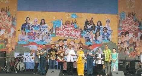 Prajurit TNI Angkatan Laut (TNI AL) kembali menerima penghargaan tingkat nasional, yaitu Komandan KRI Teluk Weda-526, Letkol Laut (P) Ricky Tacoma dalam kegiatan Festival Music dan Budaya Anak Indonesia, bertempat di Jakarta Internasional Stadium, Sabtu (9/12/2023).