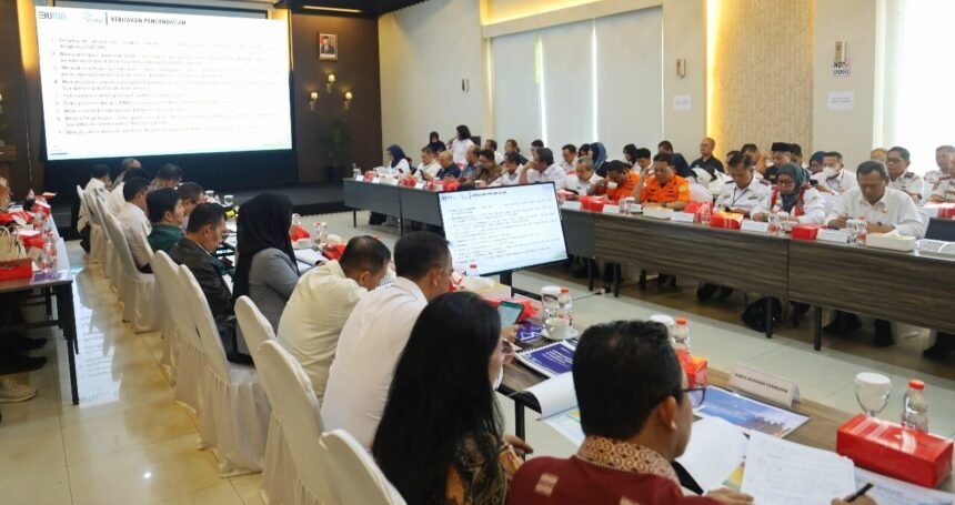PT Pelabuhan Indonesia (Persero) Regional 4 siap menghadapi musim Natal 2023 dan Tahun Baru 2024 dengan memberikan pelayanan yang maksimal dan optimal melalui sarana dan prasarana yang tersedia di semua pelabuhan kelolaan.