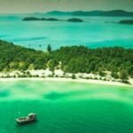 Phu Quoc adalah sebuah pulau yang terletak di sebelah barat pulau Ko Thmei. Ini adalah kota provinsi Kien Giang. Pulau dengan luas wilayah 574 km² ini berpenduduk sekitar 100.000 jiwa. (wikipedia)