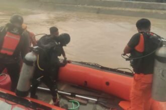 Mutmainnah (11) seorang bocah perempuan dilaporkan terbawa arus di saluran air Katompang, Duampanua, Pinrang-Sulsel pada Jumat (8/12/2023).