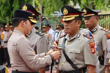 Polres Enrekang laksanakan upacara serah terima jabatan, Senin (4/12/2023).