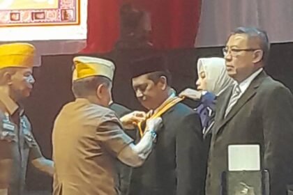 Kepala Lembaga Layanan Pendidikan Tinggi (LLDikti) Wilayah IX Sultanbatara, Dr. Andi Lukman dianugrahi Bintang Veteran di DPP LVRI, Jakarta.