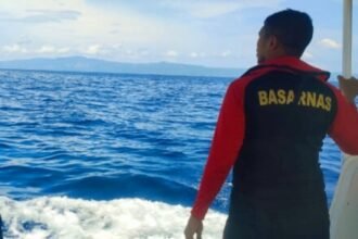 Tim Rescue Basarnas Ambon melakukan upaya intensif menggunakan Rigit Buoyancy Boat di sejumlah titik koordinat, tanda-tanda keberadaan korban belum ditemukan hingga hari ketujuh, (31/1/2024).
