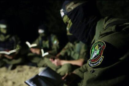 Brigade Al-Qassam, sayap militer Hamas, telah menunjukkan komitmen mereka tidak hanya dalam pertempuran fisik, tetapi juga dalam mendalami spiritualitas. (Ist.)