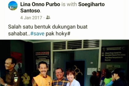 Foto dokumentasi tertanggal 04 Januari 2017, Hoky bersama Kang Onno dan Lina Purbo tetap memberikan senyum sumingrah di depan Rutan Bantul.