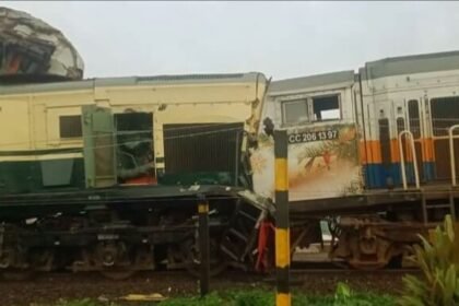 Insiden kecelakaan antara dua kereta Turangga dengan kereta Commuterline Bandung Raya telah terjadi di Haurpugur-Cicalengka, Jawa Barat, Jumat (5/1/2024) sekira Pukul 06.03 WIB. (screenshot@jalur5community)