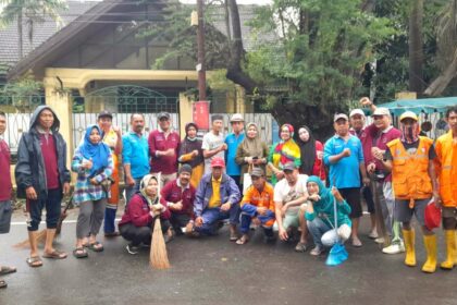 Tim kelurahan Timlo telah melaksanakan kerja bakti bersama, khususnya dalam membersihkan drainase Kota Makassar, Sabtu (27/1/2024).