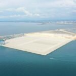 Pembangunan tahap 1B dan 1C ini membuat kapasitas terminal peti kemas Makassar New Port naik 150 persen, dari semula 1 juta TEUs (kontainer berukuran 20 kaki) menjadi 2,5 juta TEUs. (Foto: Dok. Pelindo Regional 4)