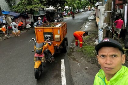 Malimongan Baru turut serta dalam Kerja Bakti Bersih Drainase.